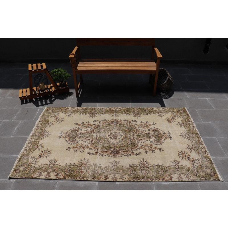 Tapis turc authentique authentique avec des motifs complexes pour la décoration intérieure