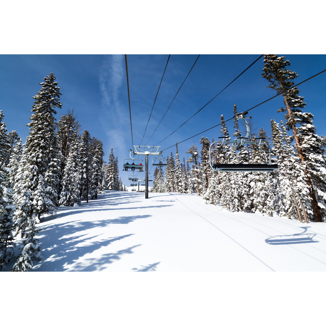 Ski Resort von Onfokus - Leinwanddrucke