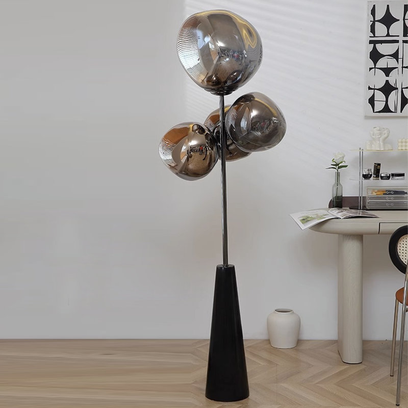 Noir / fer gris fumé + lampes sur pied de forme libre en acrylique, Gris fumé