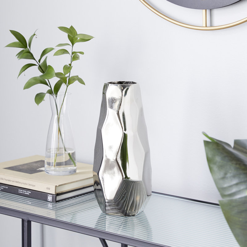 Vase de table en métal Tooborac