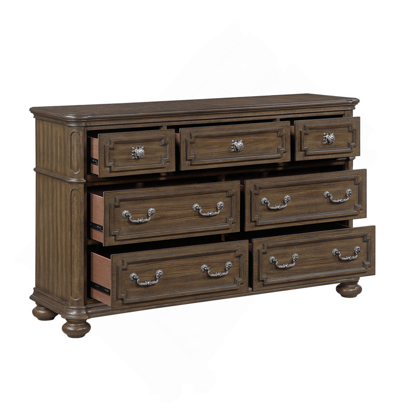 Commode traditionnelle avec 7 tiroirs et poignées antiques