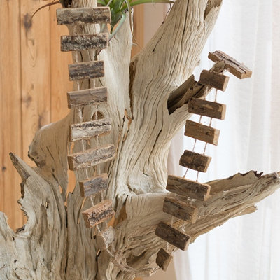 Figurine suspendue de chaîne en bois