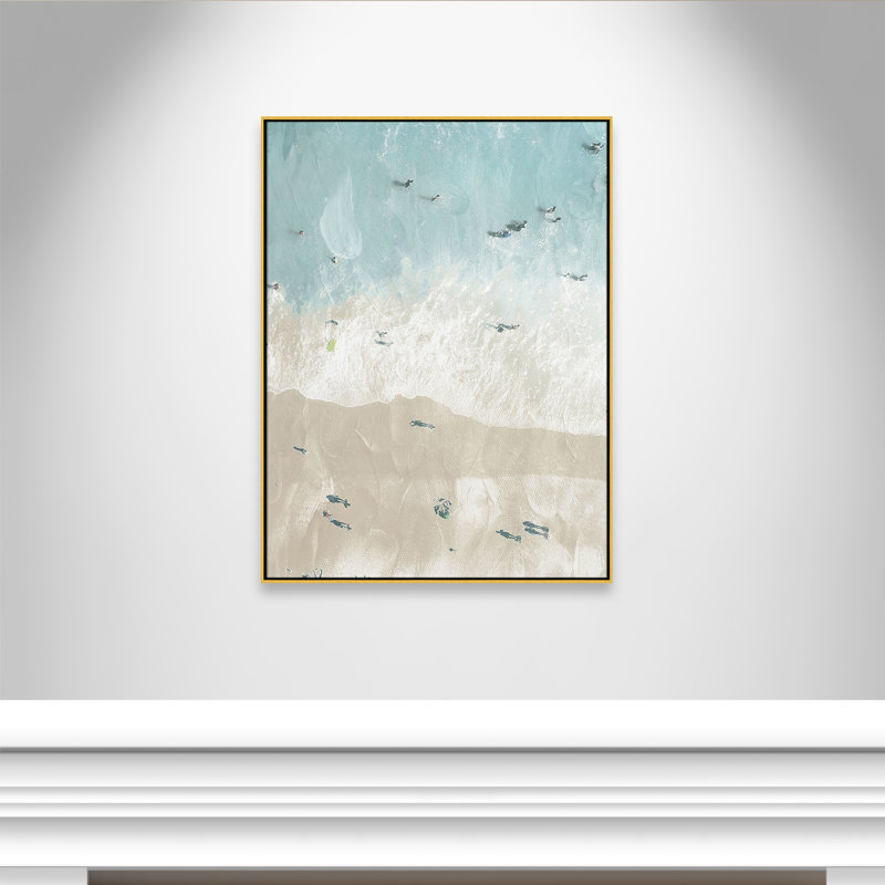 «Lay Out On The Beach II» par Milli Villa, L 37,5 po x H 49,5 po, Flotteur doré