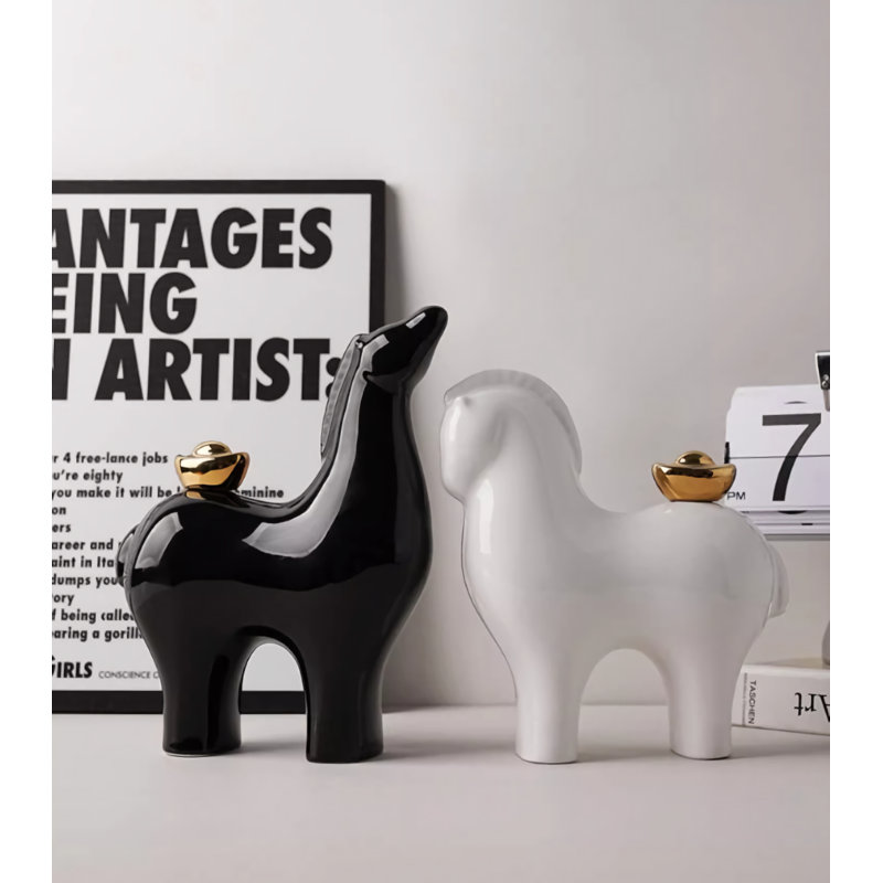 Damarien Figurines & Sculptures