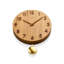 Horloge murale à pendule en bois massif ton bois naturel avec chiffres en relief