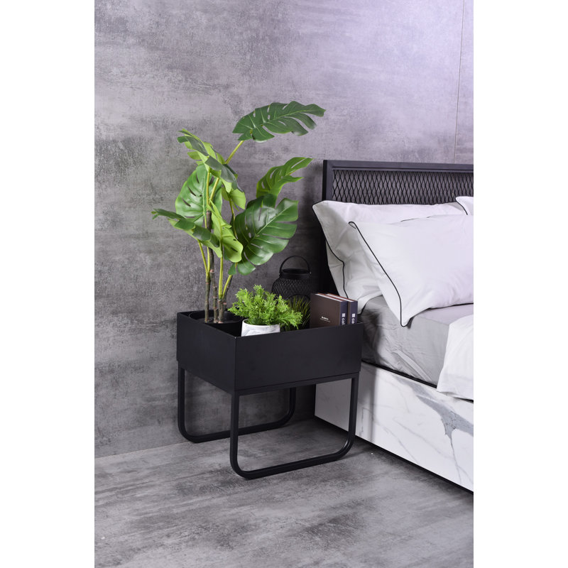 Hommes 50cm W Iron Bedside Table, Black