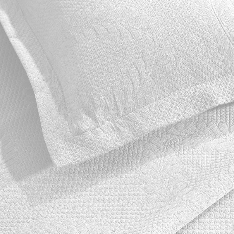 Peploi Medium Weight Jacquard Matelasse Floral Wreath 3 Piece Bedspread Set, White, King Bedspread + 2 King Shams
