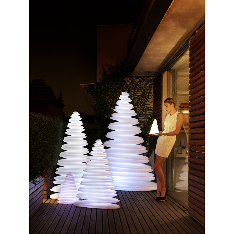 Chrismy Plug-in Integrated LED Color Changing Outdoor Floor Lamp, 40.25" H x 30" W x 12.5" D