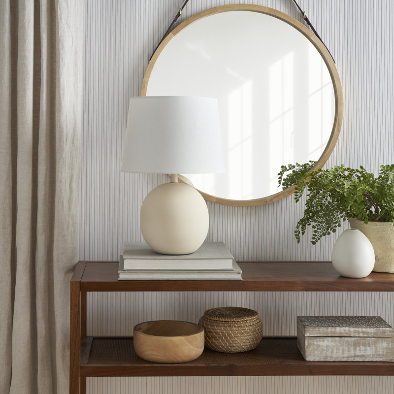 Jiovanna Metal Table Lamp, Cream, Clear