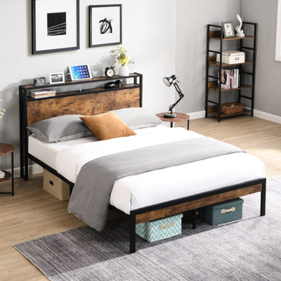 Base de lit pleine grandeur en métal avec tête de lit en bois - installée, abondante sous le rangement, aucun sommier nécessaire, simple à installer, stable, silencieuse, s'adapte aux matelas de 8 pouces et plus, tête de lit noire / brune et
