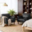 Fauteuil club capitonné à accoudoirs carrés en similicuir avec 2 coussins-1509266299