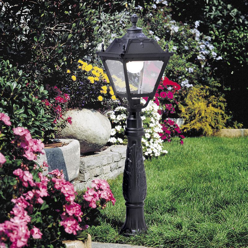 Urbanski Transparent Lamp Post (Full)