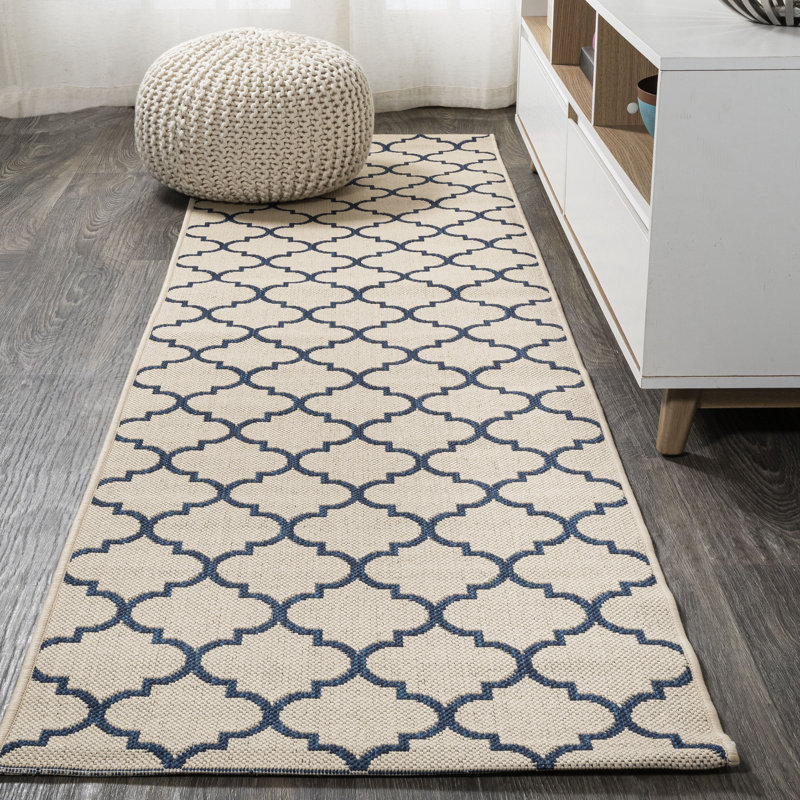 Arabesque Ogee Trellis Beige/Navy Indoor/Outdoor Rug, Runner 2'2" x 8'