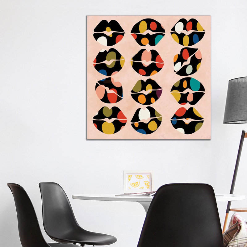 «Kiss Me If You Can» par Ana Rut Bré - impression d'art graphique, Aucun mat, H 37 po x l 37 po x P 1,5 po, Toile tendue