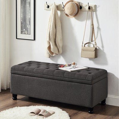Banc de rangement gris foncé à boutons avec housse en lin et pieds intérieurs en bois massif