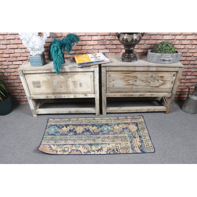 Tapis de porte turc rétro avec un motif floral coloré et un attrait rustique pour le hall d'entrée avec une durabilité douce avec des accents bleu-vert
