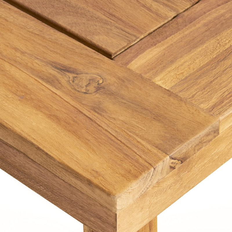 Table de salle à manger d'extérieur en bois 69 po avec finition naturelle, rehaussant votre configuration pour une expérience rustique