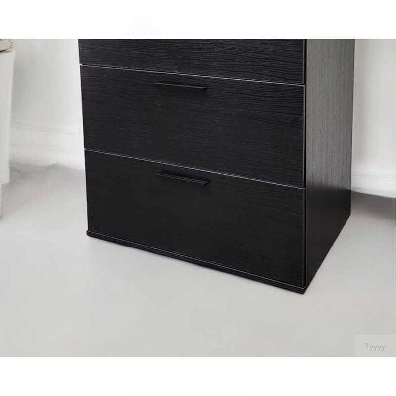 Commode noire à quatre tiroirs Oliver