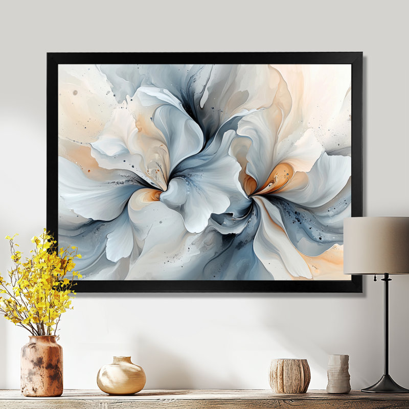«Delicate Flower Petals In Motion I», art abstrait sur toile, fleurs abstraites, H 24 po x l 32 po, Noir