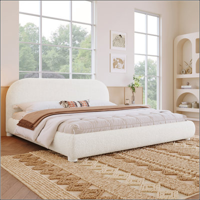 Grand lit tapissier en tissu de style crème