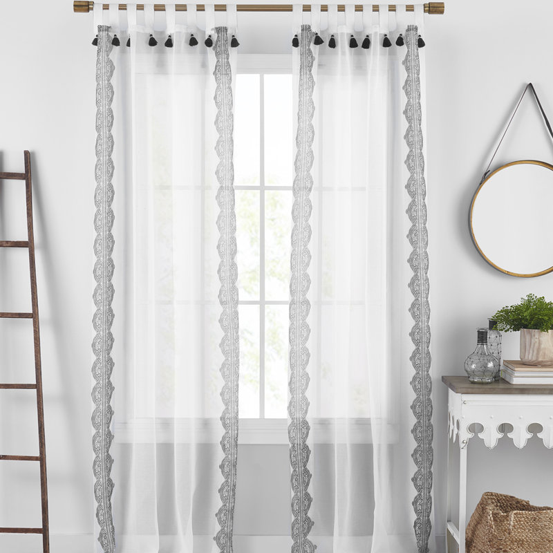 Panneau de rideau simple diaphane Axbridge, 52 po x 95 po, Noir