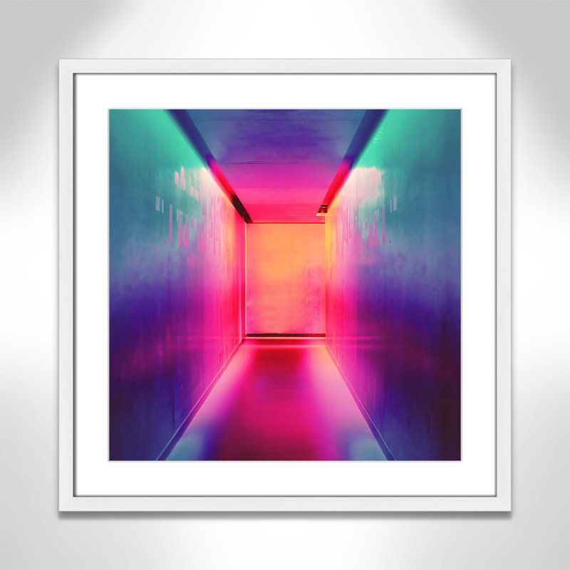 «Neon Wonderland I» par Efe Kurnaz, H 23,5 po x l 23,5 po x P 0,75 po, Encadré de boîte blanc