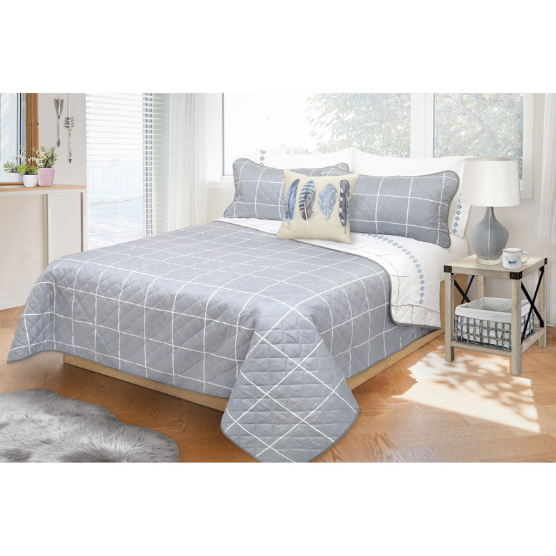 Polyester Checkered Quilt, Queen Quilt + 2 Shams