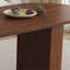 Table de salle à manger 62,9 pouces pour 6 personnes, plateau de table en panneau de fibres à densité moyenne plaqué blanc avec base en panneau de fibres à densité moyenne, table de salle à manger de style campagne moderne avec surface imperméable et résistante aux égratignures