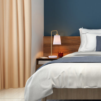  Lampe de table arquée décorative - Base moderne en métal et en pierre de 19 po avec abat-jour conique blanc cassé