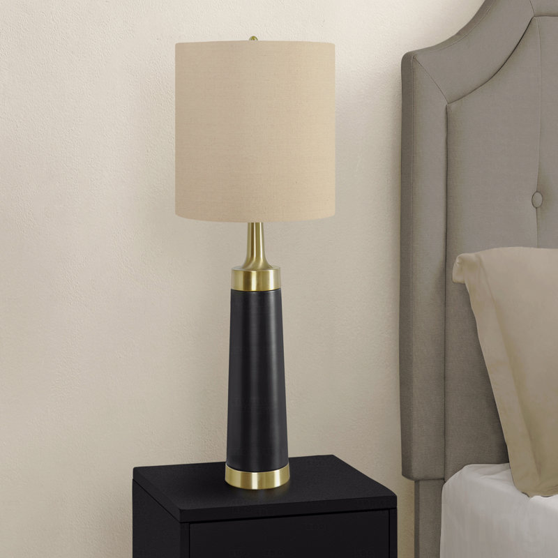Lampe de table moderne 28 "avec base en métal noir, accents dorés et abat-jour tambour en lin beige