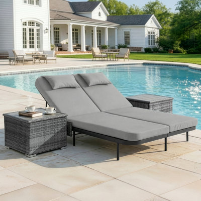 Outdoor Wicker Double Chaise Lounge Chair with Side Table & Cushions, Adjustable Reclining Back