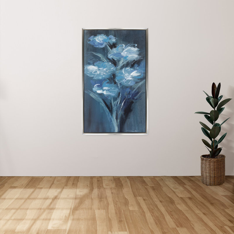 "Evening Off White Floral I" par Silvia Vassileva, reproduction sur toile dans un cadre flottant, H 33,5 po x l 21,5 po