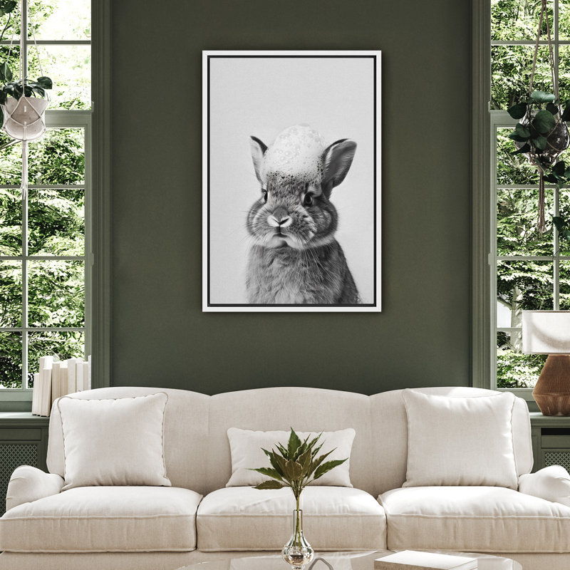 «Bunny with Soap Bubbles», impression sur toile encadrée d'un animal monochrome adorable pour une décoration ludique de salle de bain ou de chambre de bébé