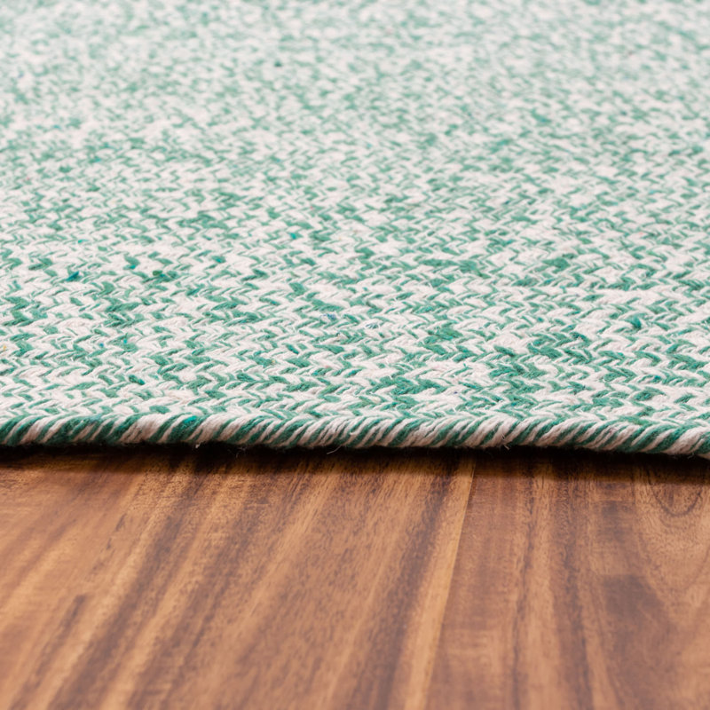 Handmade Green and White Cotton Braided Oval Rug 5' x 7'