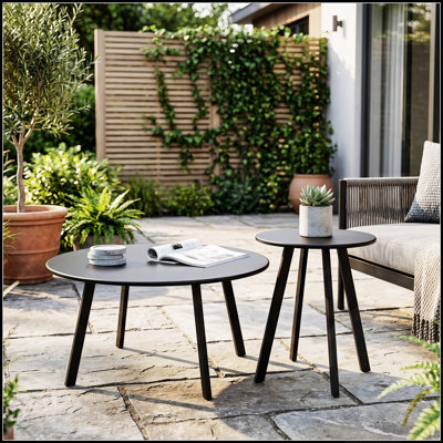 Ensemble de 2 tables basses gigognes rondes, tables d'appoint et de chevet modernes en métal, meuble gain de place pour l'intérieur et l'extérieur