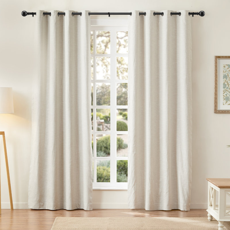 Tringle à rideaux simple réglable 1 po Cargill, 36” – 72”, Noir