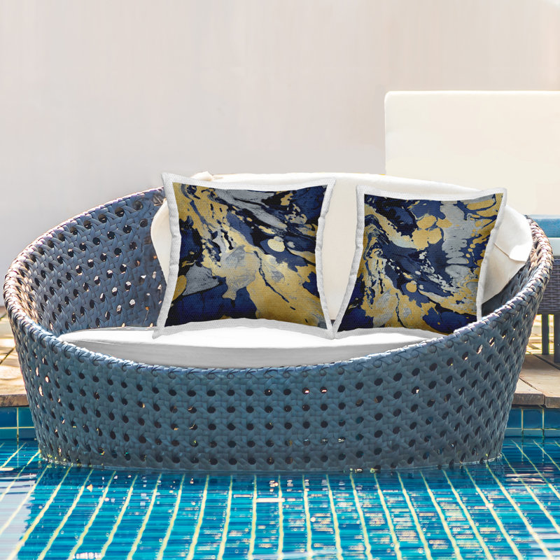 Ensemble de 2 coussins d'extérieur à imprimé bleu marbré Stupell Industries par Danielle Carson