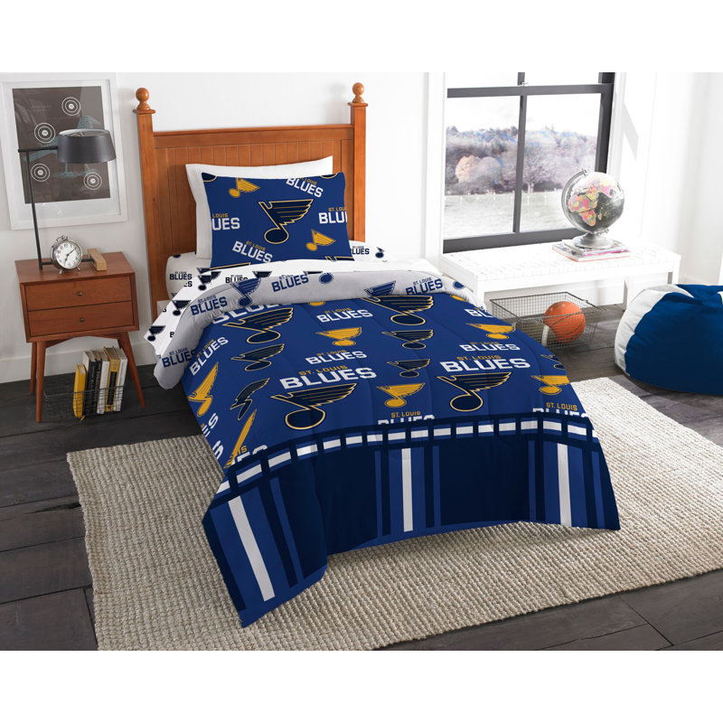 Modern & Contemporary Polyester Comforter, Twin Comforter + 3 Additional Pieces, Minnesota Wild