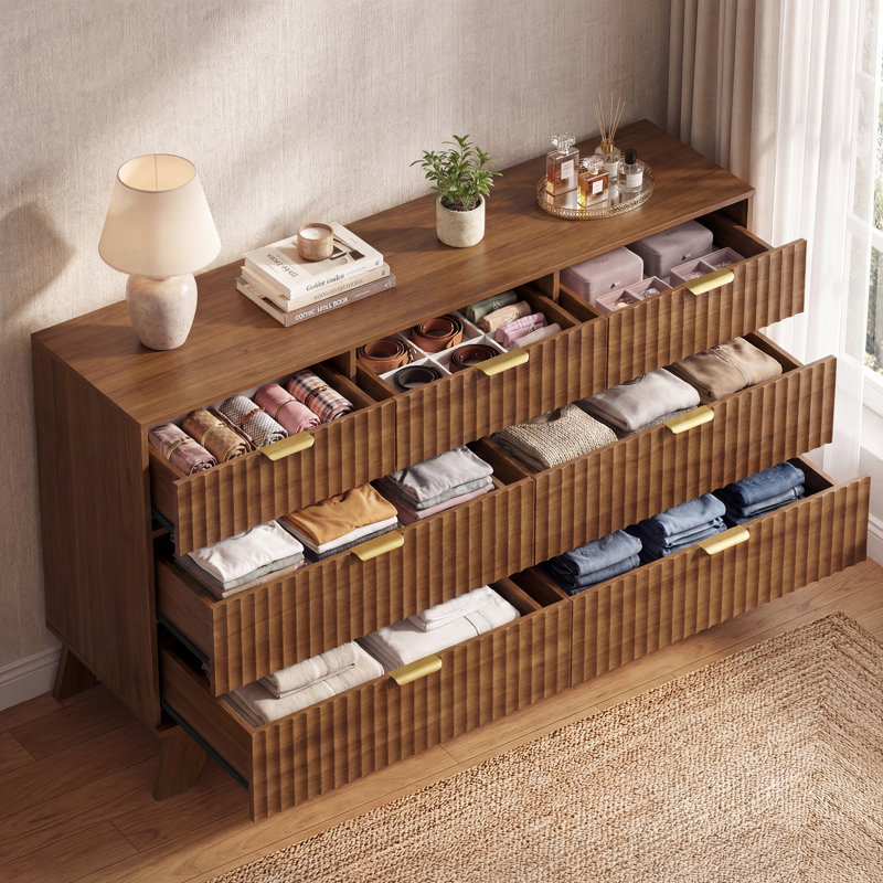 Commode cannelée à 7 tiroirs pour chambre à coucher, meuble télé 47 po avec pieds réglables et poignée en métal, Noyer