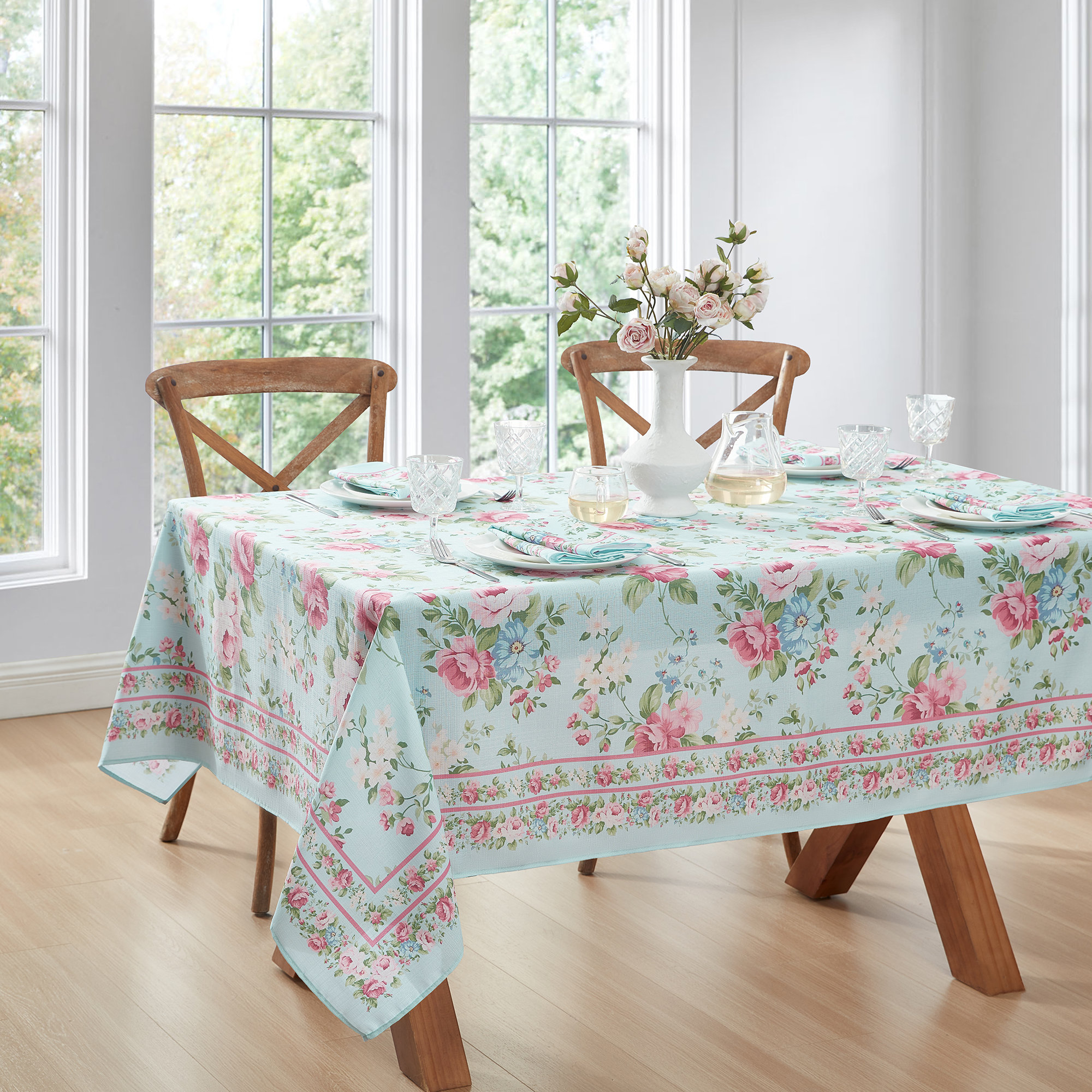 Charlton Home Vintage Floral Rectangle Floral Polyester Tablecloth ...