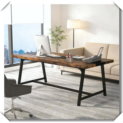 Bureau d'ordinateur style industriel
