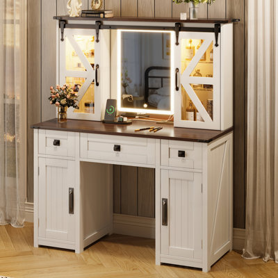 (Tabouret non inclus) Meuble-lavabo de ferme avec miroir éclairé, coiffeuse avec station de charge, coiffeuse avec porte de grange coulissante, tablettes cachées, 3 tiroirs et 4 armoires