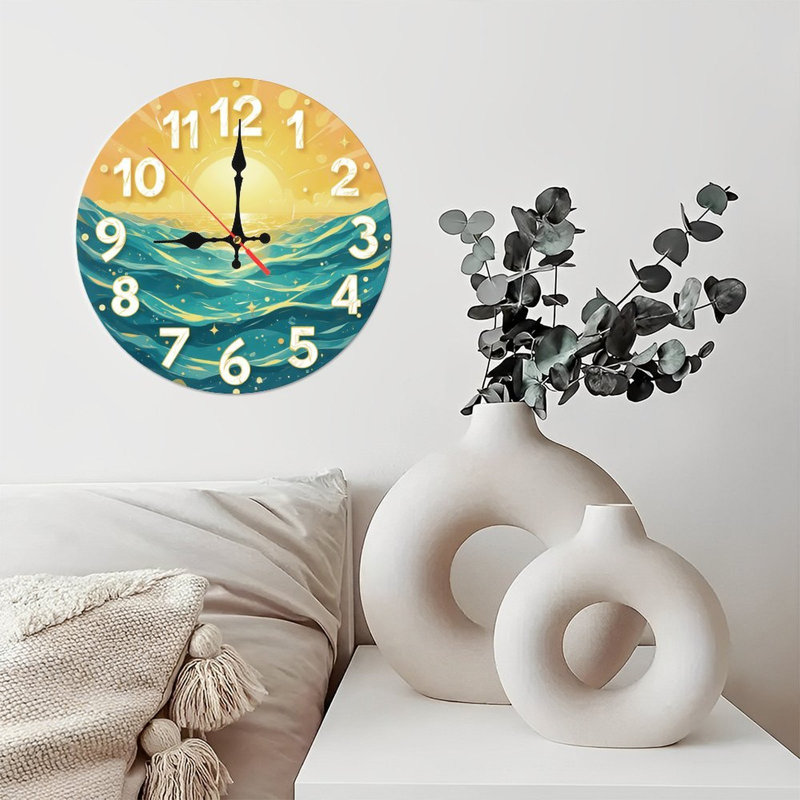 Horloge avec lever de soleil sur les vagues de l'océan