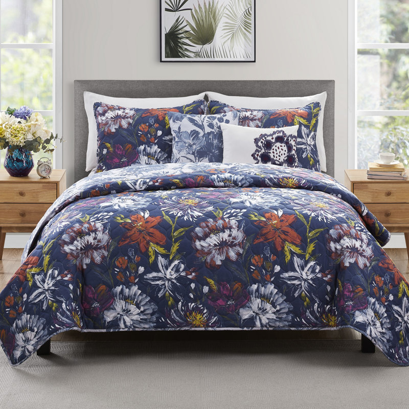 Polyester Standard Floral Quilt, King Quilt + 2 Shams + 2 Throw Pillows