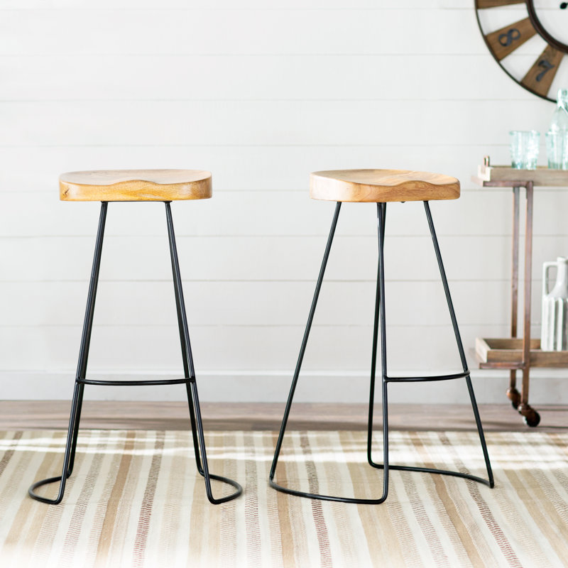 Tabouret de bar et de comptoir en bois massif Keilia, Naturel/noir, Tabouret de bar (siège d'une hauteur de 31 po)