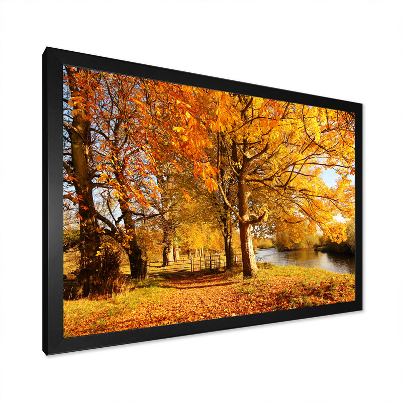 «Yellow Autumn Artistic Forest By The Lake», reproduction sur toile, H 12 po x l 20 po x P 1 po, Cadre d'angle fermé noir