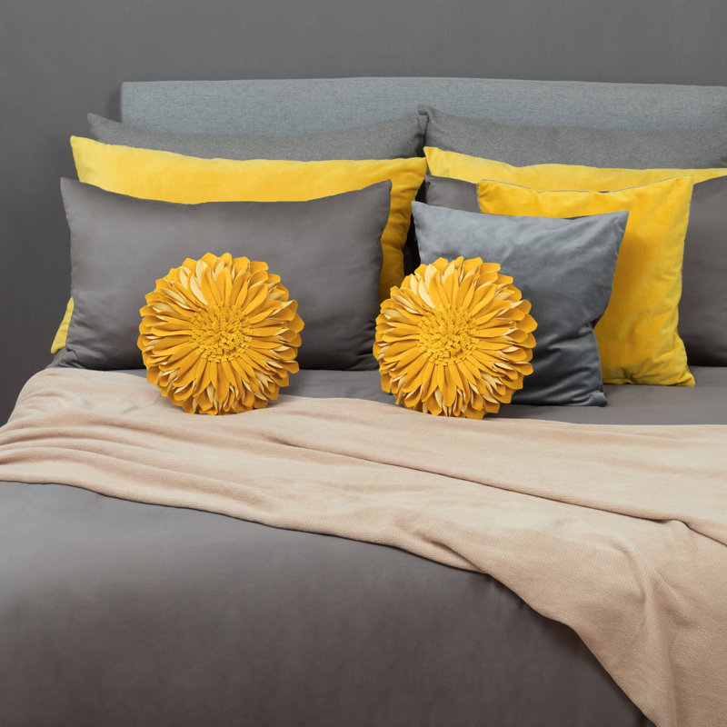 Housse et insert décoratif décoratif 3D Floral, H 14 po x l 14 po, 	Suède velours jaune