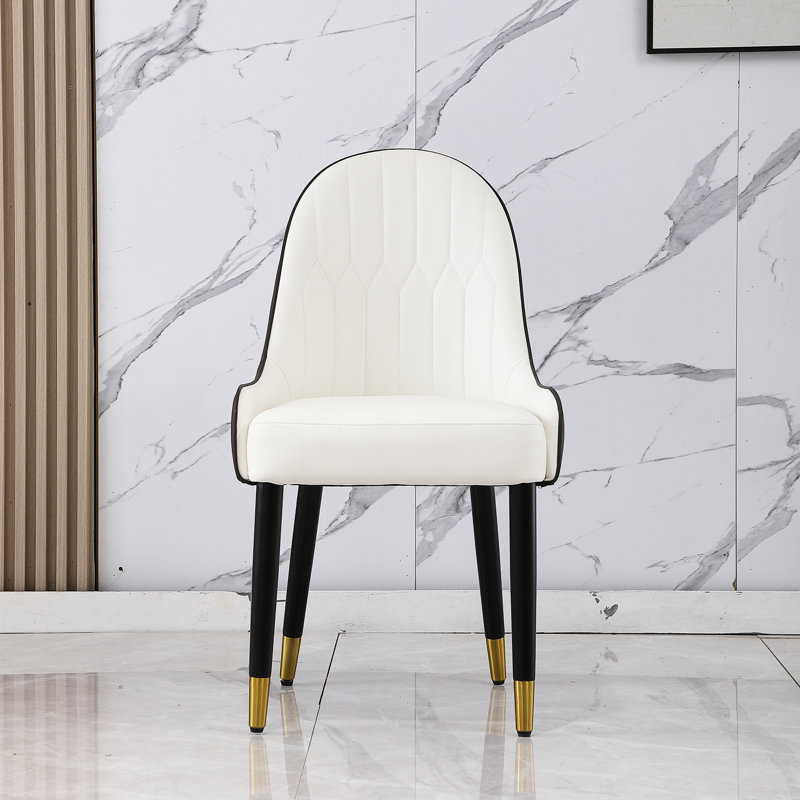 Chaises noires en cuir de polyuréthane avec pieds en métal