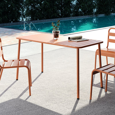 Longue table rouge pour les loisirs extérieurs et intérieurs, de style américain, tissu imperméable en métal, profondeur 53,89 po, largeur 28,25 po, hauteur 29,2 po, structure de l'eau 41,28 lb, table de jeu Claret, balcon adapté