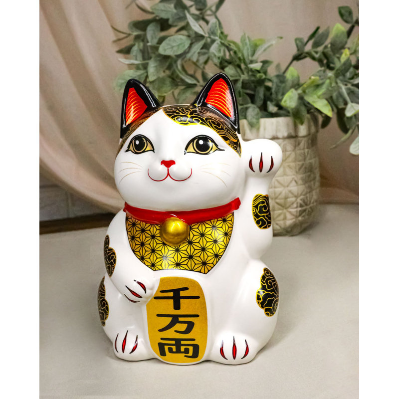 Tirelire japonaise en céramique maneki neko, 6" H x 4.25" W x 4" D, White